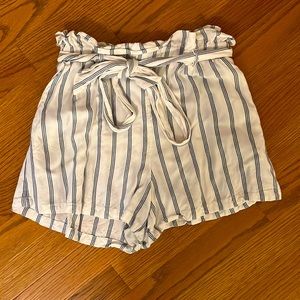 🌊🌊HOLLISTER NAVY AND WHITE STRIPED FRONT TIE SHORTS